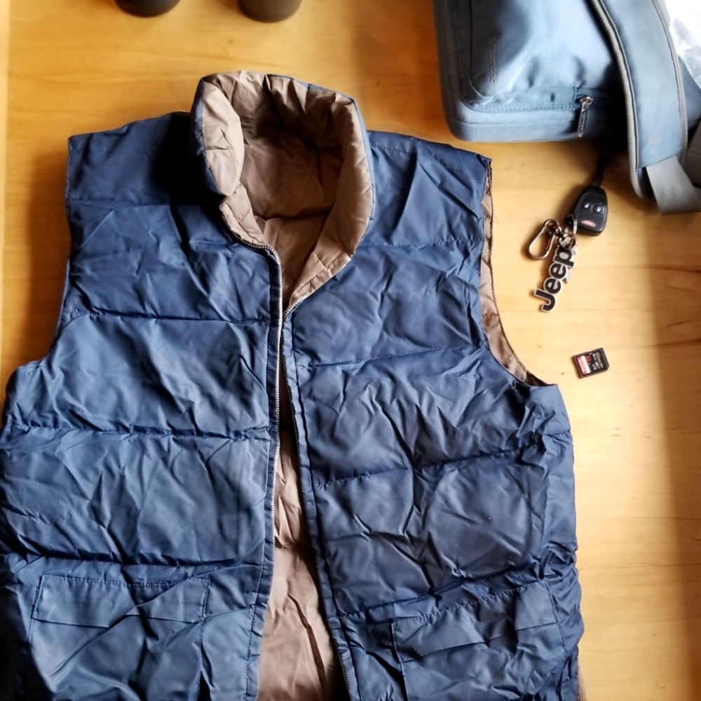 Genuine duck down Icelandic reversible puffer vest (navy or tan)